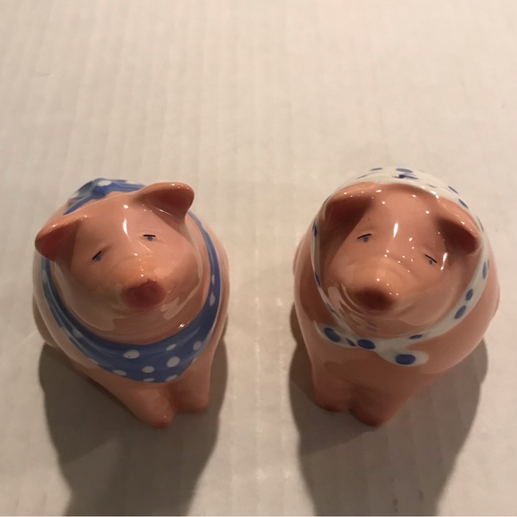 Pigs Wearing  Bandanas Salt & Pepper Shakers By Clay Art  2.75” - Picture 2 of 6